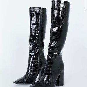 Boots, condition is new.( tried once)